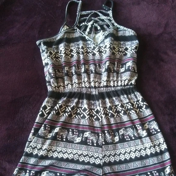 Girls Romper SIZE M - Picture 3 of 11